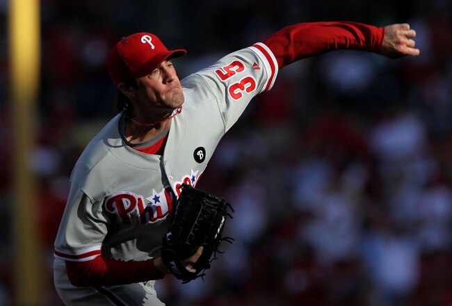 ST LOUIS, MO - OCTOBER 04:  Cole Hamels #35 of the Philadelphia Phillies throws a pitch against the St. Louis Cardinals during Game Three of the National League Division Series at Busch Stadium on October 4, 2011 in St Louis, Missouri.  (Photo by Jamie Squire/Getty Images)