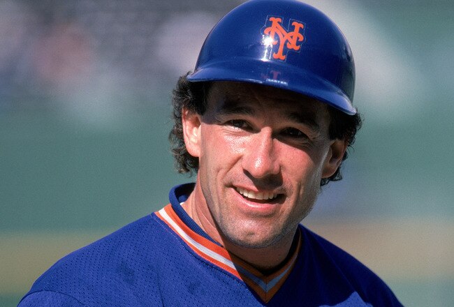 1986:  Catcher Gary Carter #8 of the New York Mets with his helmet on during a 1986 season game.  (Photo by Rick Stewart/Getty Images)