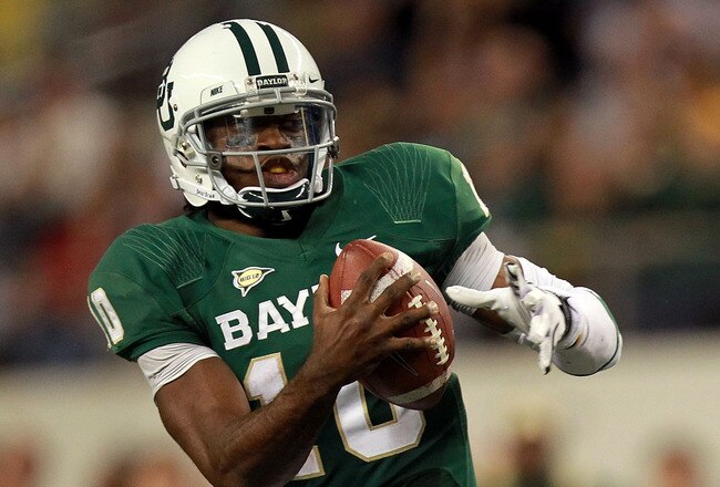 ARLINGTON, TX - NOVEMBER 26:  Robert Griffin III #10 of the Baylor Bears runs with the ball against the Texas Tech Red Raiders at Cowboys Stadium on November 26, 2011 in Arlington, Texas.  (Photo by Ronald Martinez/Getty Images)