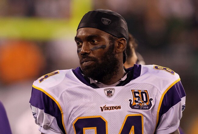 EAST RUTHERFORD, NJ - OCTOBER 11:  Randy Moss #84 of the Minnesota Vikings looks on against the New York Jets at New Meadowlands Stadium on October 11, 2010 in East Rutherford, New Jersey.  (Photo by Jim McIsaac/Getty Images)