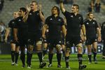 AUCKLAND, NEW ZEALAND - JULY 21:  All Blacks captain Richie McCaw and team mates thanks the crowd after winning the 2007 Tri Nations series Bledisloe Cup match between the New Zealand All Blacks and the Australian Wallabies at Eden Park on July 21, 2007 in Auckland, New Zealand.  (Photo by Cameron Spencer/Getty Images)