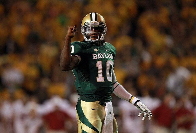 WACO, TX - NOVEMBER 19:  Robert Griffin III #10 of the Baylor Bears at Floyd Casey Stadium on November 19, 2011 in Waco, Texas.  (Photo by Ronald Martinez/Getty Images)
