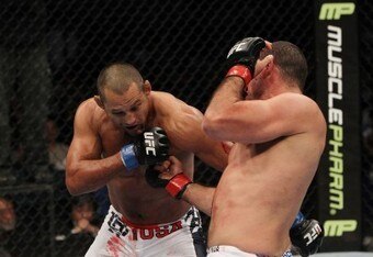 Hendersonruafightufc139-405x288_crop_340x234