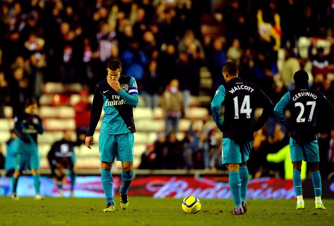 SUNDERLAND, ENGLAND - FEBRUARY 18:   Robin van Persie of Arsenal and his team mates look dejected after conceding a second goal during the FA Cup Fifth Round match between Sunderland and Arsenal at The Stadium of Light on February 18, 2012 in Sunderland, England. (Photo by Laurence Griffiths/Getty Images)