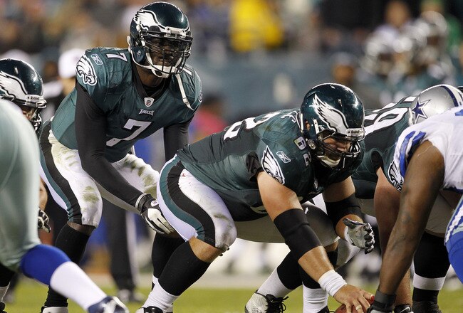 PHILADELPHIA, PA - OCTOBER 30: Michael Vick #7 of the Philadelphia Eagles lines up under center Jason Kelce #62 against the Dallas Cowboys during a game at Lincoln Financial Field on October 30, 2011 in Philadelphia, Pennsylvania. (Photo by Rich Schultz /Getty Images)