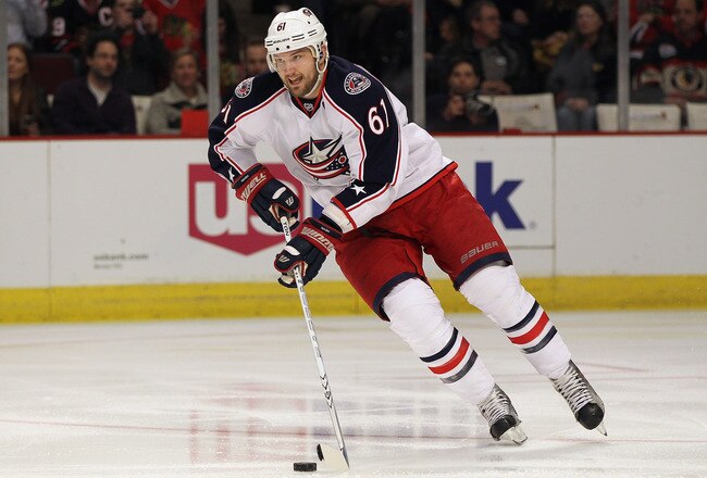 CHICAGO, IL - JANUARY 10:  Rick Nash #61 of the Columbus Blue Jackets controls the puck against the Chicago Blackhawks at the United Center on January 10, 2012 in Chicago, Illinois. The Blackhawks defeated the Blue Jackets 5-2.  (Photo by Jonathan Daniel/Getty Images)