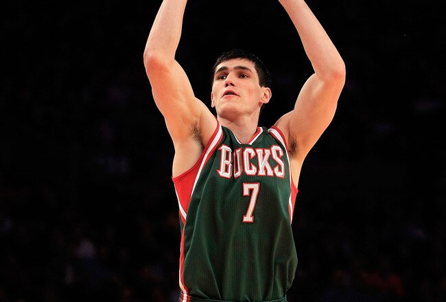NEW YORK, NY - FEBRUARY 23:  Ersan llyasova #7 of the Milwaukee Bucks shoots the ball against the New York Knicks at Madison Square Garden on February 23, 2011 in New York City. NOTE TO USER: User expressly acknowledges and agrees that, by downloading and/or using this Photograph, User is consenting to the terms and conditions of the Getty Images License Agreement.  (Photo by Chris Trotman/Getty Images)