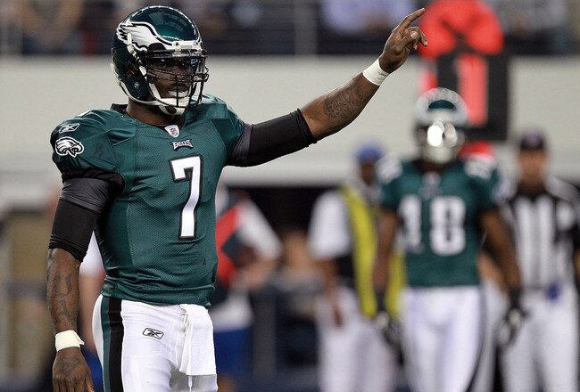 ARLINGTON, TX - DECEMBER 24:  Michael Vick #7 of the Philadelphia Eagles at Cowboys Stadium on December 24, 2011 in Arlington, Texas.  (Photo by Ronald Martinez/Getty Images)