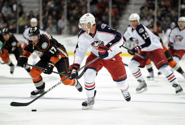 ANAHEIM, CA - FEBRUARY 03:  Jeff Carter #7 of the Columbus Blue Jackets breaks in against the Anaheim Ducks at Honda Center on February 3, 2012 in Anaheim, California.  (Photo by Harry How/Getty Images)