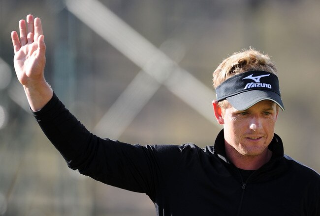 MARANA, AZ - FEBRUARY 27:  Luke Donald of England acknowledges the crowd after winning his match 3-up on the 16th hole during the final round of the Accenture Match Play Championship at the Ritz-Carlton Golf Club on February 27, 2011 in Marana, Arizona.  (Photo by Stuart Franklin/Getty Images)