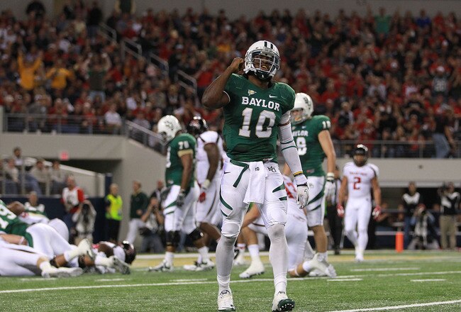 ARLINGTON, TX - NOVEMBER 26:  Robert Griffin III #10 of the Baylor Bears celebrates a touchdown against the Texas Tech Red Raiders at Cowboys Stadium on November 26, 2011 in Arlington, Texas.  (Photo by Ronald Martinez/Getty Images)