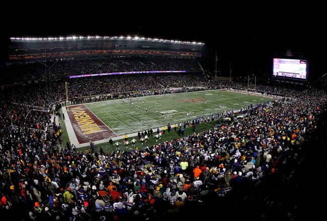 MINNEAPOLIS, MN - DECEMBER 20:  The Chicago Bears kick off to the Minnesota Vikings at TCF Bank Stadium on December 20, 2010 in Minneapolis, Minnesota.  (Photo by Matthew Stockman/Getty Images)