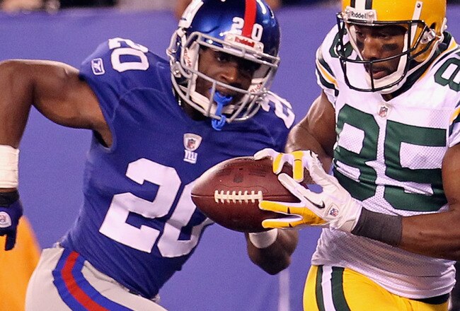 EAST RUTHERFORD, NJ - DECEMBER 04:  Greg Jennings #85 of the Green Bay Packers catches a 2-yard touchdown reception in the third quarter against Prince Amukamara #20 of the New York Giants at MetLife Stadium on December 4, 2011 in East Rutherford, New Jersey.  (Photo by Nick Laham/Getty Images)