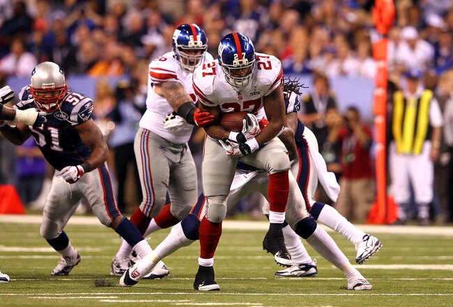 INDIANAPOLIS, IN - FEBRUARY 05:  Brandon Jacobs #27 of the New York Giants runs the ball against the New England Patriots during Super Bowl XLVI at Lucas Oil Stadium on February 5, 2012 in Indianapolis, Indiana. The Giants won 21-17. (Photo by Al Bello/Getty Images)