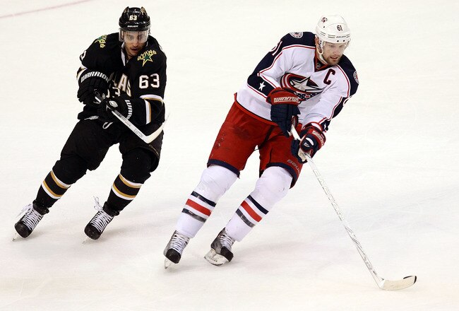 DALLAS, TX - DECEMBER 29:  Rick Nash #61 of the Columbus Blue Jackets skates the puck against Mike Ribeiro #63 of the Dallas Stars at American Airlines Center on December 29, 2011 in Dallas, Texas.  (Photo by Ronald Martinez/Getty Images)
