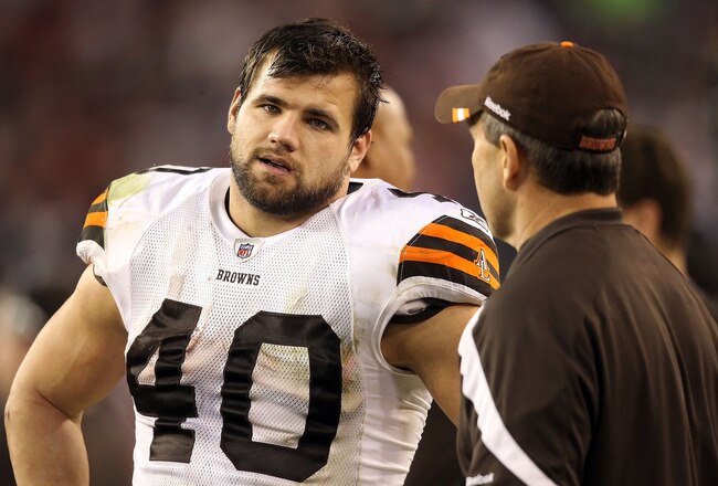 GLENDALE, AZ - DECEMBER 18:  Runningback Peyton Hillis #40 of the Cleveland Browns reacts on the sidelines during the NFL game against the Arizona Cardinals at the University of Phoenix Stadium on December 18, 2011 in Glendale, Arizona. The Cardinals defeated the Browns 20-17 in overtime.  (Photo by Christian Petersen/Getty Images)