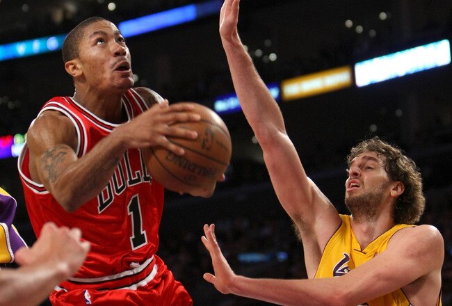 LOS ANGELES, CA - NOVEMBER 18: Derrick Rose #1 of the Chicago Bulls shoots over Pau Gasol #16 of the Los Angeles Lakers at Staples Center November 18, 2008 in Los Angeles, California.  The Lakers won 116-109.    NOTE TO USER: User expressly acknowledges and agrees that, by downloading and/or using this Photograph, user is consenting to the terms and conditions of the Getty Images License Agreement.  (Photo by Stephen Dunn/Getty Images)
