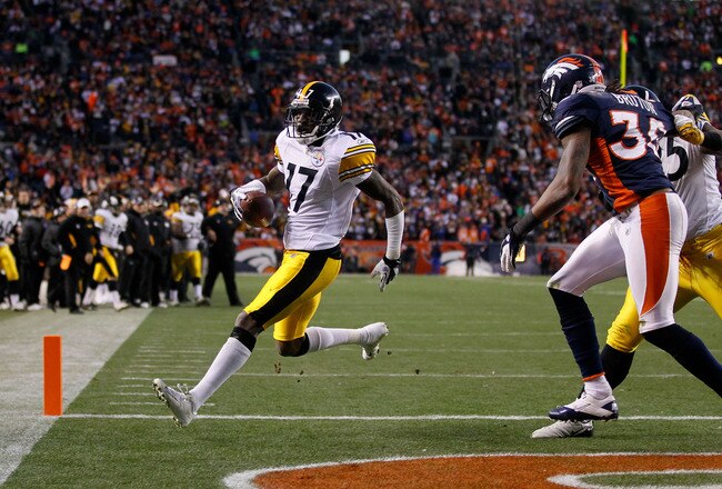 DENVER, CO - JANUARY 08:  Mike Wallace #17 of the Pittsburgh Steelers runs the ball for a touchdown in the third quarter against the Denver Broncos during the AFC Wild Card Playoff game at Sports Authority Field at Mile High on January 8, 2012 in Denver, Colorado.  (Photo by Jeff Gross/Getty Images)