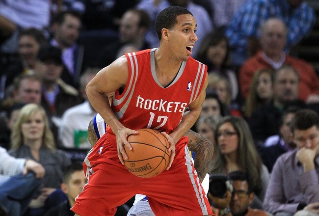 OAKLAND, CA - DECEMBER 20:  Kevin Martin #12 of the Houston Rockets in action against the Golden State Warriors at Oracle Arena on December 20, 2010 in Oakland, California. NOTE TO USER: User expressly acknowledges and agrees that, by downloading and or using this photograph, User is consenting to the terms and conditions of the Getty Images License Agreement.  (Photo by Ezra Shaw/Getty Images)