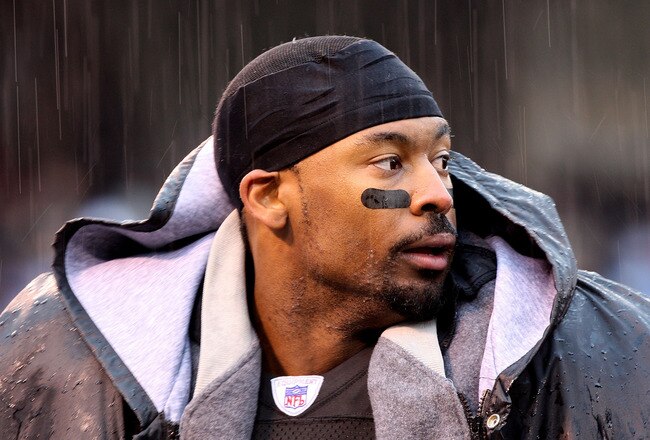 OAKLAND, CA - DECEMBER 14:  Michael Huff #24 of the Oakland Raiders looks on against the New England Patriots during an NFL game on December 14, 2008 at the Oakland-Alameda County Coliseum in Oakland, California.  (Photo by Jed Jacobsohn/Getty Images)