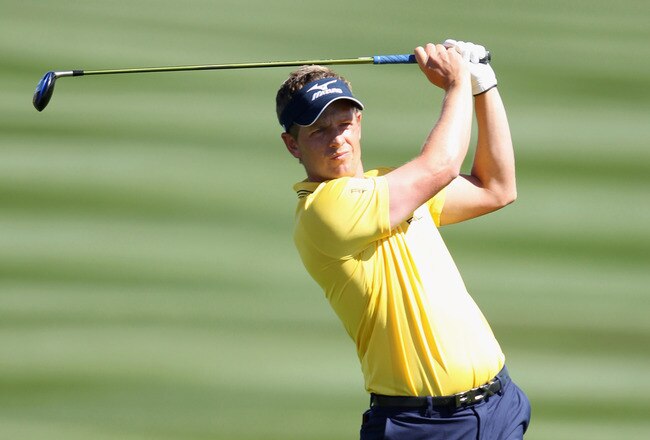 MARANA, AZ - FEBRUARY 22:  Luke Donald of England hits an approach shot on the second hole during the first round of the World Golf Championships-Accenture Match Play Championship at the Ritz-Carlton Golf Club on February 22, 2012 in Marana, Arizona.  (Photo by Andy Lyons/Getty Images)