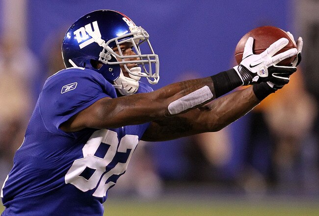 EAST RUTHERFORD, NJ - SEPTEMBER 19:  Mario Manningham #82 of the New York Giants makes a reception against the St. Louis Rams at MetLife Stadium on September 19, 2011 in East Rutherford, New Jersey.  (Photo by Al Bello/Getty Images)