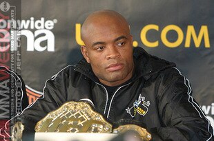 Andersonsilva_ufc82_belt_crop_310x205