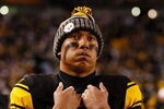 PITTSBURGH, PA - NOVEMBER 06:  Hines Ward #86 of the Pittsburgh Steelers looks at the scoreboard following their loss to the Baltimore Ravens during the game on November 6, 2011 at Heinz Field in Pittsburgh, Pennsylvania.  (Photo by Jared Wickerham/Getty Images)