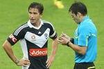MELBOURNE, AUSTRALIA - MARCH 03:  Harry Kewell of the Victory talks to the referee during the round 22 A-League match between the Melbourne Victory and the Newcastle Jets at AAMI Park on March 3, 2012 in Melbourne, Australia.  (Photo by Lucas Dawson/Getty Images)