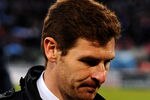 NAPLES, ITALY - FEBRUARY 21:  A dejected Andre Villas-Boas the Chelsea manager walks off the pitch following his team's 3-1 defeat during the UEFA Champions League round of 16 first leg match between SSC Napoli and Chelsea FC at Stadio San Paolo on February 21, 2012 in Naples, Italy.  (Photo by Mike Hewitt/Getty Images)