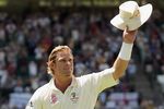 SYDNEY, AUSTRALIA - JANUARY 05:  Shane Warne of Australia salutes the crowd as he leaves the field in his last test match on day four of the fifth Ashes Test Match between Australia and England at the Sydney Cricket Ground on January 5, 2007 in Sydney, Australia. (Photo by Mark Kolbe/Getty Images)