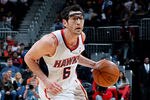 ATLANTA, GA - FEBRUARY 08:  Kirk Hinrich #6 of the Atlanta Hawks drives against the Indiana Pacers at Philips Arena on February 8, 2012 in Atlanta, Georgia.  NOTE TO USER: User expressly acknowledges and agrees that, by downloading and or using this photograph, User is consenting to the terms and conditions of the Getty Images License Agreement.  (Photo by Kevin C. Cox/Getty Images)