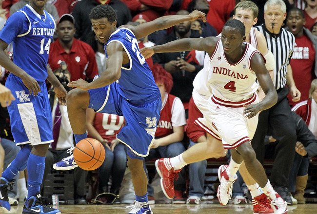 BLOOMINGTON, IN - DECEMBER 10: Victor Oladipo #4 of the Indiana Hoosiers and Doron Lamb #20 of the Kentucky Wildcats battle for a loose ballduring the Indiana 73-72 victory at Assembly Hall on December 10, 2011 in Bloomington, Indiana. (Photo by Andy Lyons/Getty Images)