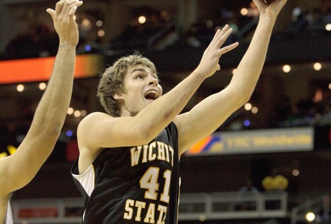 http://cdn.bleacherreport.net/images_root/images/photos/001/610/565/93511711_crop_650x440.jpg?1331693833
