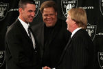 ALAMEDA, CA - JANUARY 30:  New Oakland Raiders head coach Dennis  Allen (L) greets Raiders general manager Reggie McKenzie (C) and team owner Mark Davis during a press conference on January 30, 2012 in Alameda, California. Dennis Allen was introduced as the new coach of the Oakland Raiders, replacing Hue Jackson who was fired after one season.  (Photo by Justin Sullivan/Getty Images)