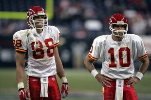 HOUSTON, TX - NOVEMBER 20:  Trent Green #10 and Tony Gonzalez #88 of the Kansas City Chiefs stand on the field during the game with the Houston Texans on November 20, 2005 at Reliant Stadium in Houston, Texas.  The Chiefs won 45-17. (Photo by Stephen Dunn /Getty Images)