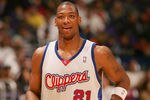 LOS ANGELES - MARCH 13:  Bobby Simmons #21 of the Los Angeles Clippers rests against the Chicago Bulls on March 13, 2005 at Staples Center in Los Angeles, California. The Clippers won 83-78. NOTE TO USER: User expressly acknowledges and agrees that, by downloading and or using this photograph, User is consenting to the terms and conditions of the Getty Images License Agreement.  (Photo by Lisa Blumenfeld/Getty Images)