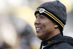 PITTSBURGH, PA - OCTOBER 30:  Hines Ward #86 of the Pittsburgh Steelers watches his team warm up prior to the game against the New England Patriots on October 30, 2011 at Heinz Field in Pittsburgh, Pennsylvania.  (Photo by Jared Wickerham/Getty Images)