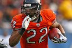 CHICAGO - NOVEMBER 01: Matt Forte #22 of the Chicago Bears runs against the Cleveland Browns at Soldier Field on November 1, 2009 in Chicago, Illinois. The Bears defeated the Browns 30-6. (Photo by Jonathan Daniel/Getty Images)