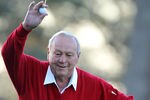 AUGUSTA, GA - APRIL 07:  Arnold Palmer waves to the gallery prior to start the first round of the 2011 Masters Tournament at Augusta National Golf Club on April 7, 2011 in Augusta, Georgia.  (Photo by Jamie Squire/Getty Images)