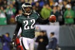 PHILADELPHIA - NOVEMBER 21:  Asante Samuel #22 of the Philadelphia Eagles celebrates after an interception in the second quarter against the New York Giants at Lincoln Financial Field on November 21, 2010 in Philadelphia, Pennsylvania.  (Photo by Nick Laham/Getty Images)