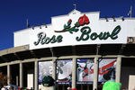 PASADENA, CA - JANUARY 02:  Oregon Ducks fans John Freenur and Karnajo Freenur walk towards the stadium for the 98th Rose Bowl Game between the Ducks and the Wisconsin Badgers on January 2, 2012 in Pasadena, California.  (Photo by Kevork Djansezian/Getty Images)