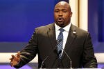 LOS ANGELES, CA - JUNE 07:  Formar NFL player Warren Sapp appears onstage at the Cedars-Sinai Medical Center's 24th Annual Sports Spectacular at the Century Plaza Hotel on June 7, 2009 in Los Angeles, California.  (Photo by Kevin Winter/Getty Images)