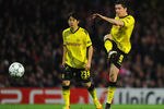 LONDON, ENGLAND - NOVEMBER 23:  Shinji Kagawa of Dortmund looks on as  Robert Lewandowski of Dortmund takes a shot during the UEFA Champions League Group F match between Arsenal FC and Borussia Dortmund  at Emirates Stadium on November 23, 2011 in London, England.  (Photo by Mike Hewitt/Getty Images)