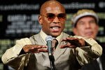 LAS VEGAS, NV - SEPTEMBER 17:  Floyd Mayweather Jr. Victor Ortiz at the MGM Grand Garden Arena September 17, 2011 in Las Vegas, Nevada.  (Photo by Ethan Miller/Getty Images)