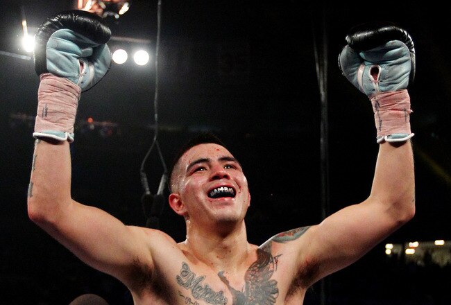 Rios beats Abril by disputed split decision