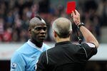 LONDON, ENGLAND - APRIL 08:  Referee Martin Atkinson shows Mario Balotelli of Man City a red card  during the Barclays Premier League match between Arsenal and Manchester City at Emirates Stadium on April 8, 2012 in London, England.  (Photo by Michael Regan/Getty Images)