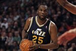 CHICAGO, IL - MARCH 12: Al Jefferson #25 of the Utah Jazz looks to against the Chicago Bulls at the United Center on March 12, 2011 in Chicago, Illinois. The Bulls defeated the Jazz 118-100. NOTE TO USER: User expressly acknowledges and agrees that, by downloading and/or using this photograph, User is consenting to the terms and conditions of the Getty Images License Agreement. (Photo by Jonathan Daniel/Getty Images)