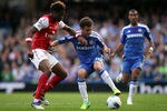 LONDON, ENGLAND - OCTOBER 29: Juan Mata of Chelsea battles for the ball with during the Barclays Premier League match between Chelsea and Arsenal at Stamford Bridge on October 29, 2011 in London, England.  (Photo by Clive Rose/Getty Images)