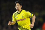 LONDON, ENGLAND - NOVEMBER 23:  Shinji Kagawa of Dortmund runs during the UEFA Champions League Group F match between Arsenal FC and Borussia Dortmund  at Emirates Stadium on November 23, 2011 in London, England.  (Photo by Mike Hewitt/Getty Images)